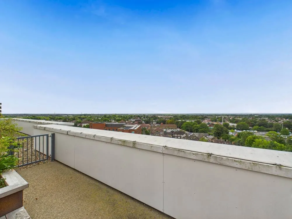 Staines-upon-Thames, Surrey, photo 13