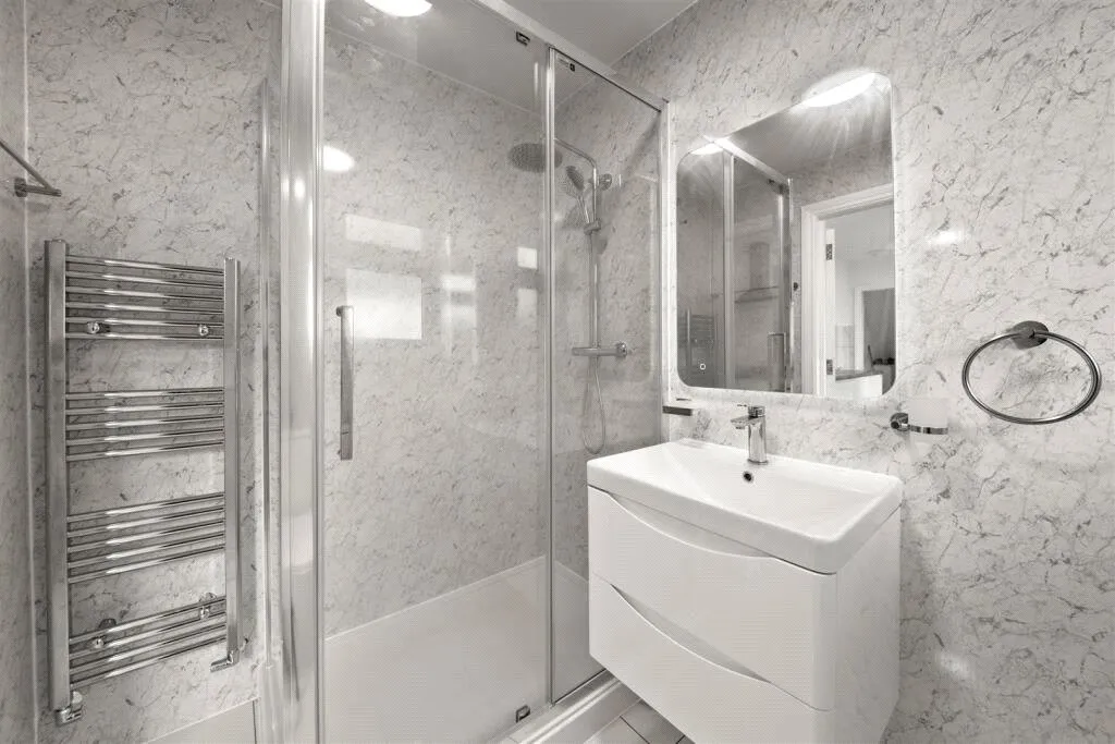 Cromwell Road, Hounslow, TW3, photo 8