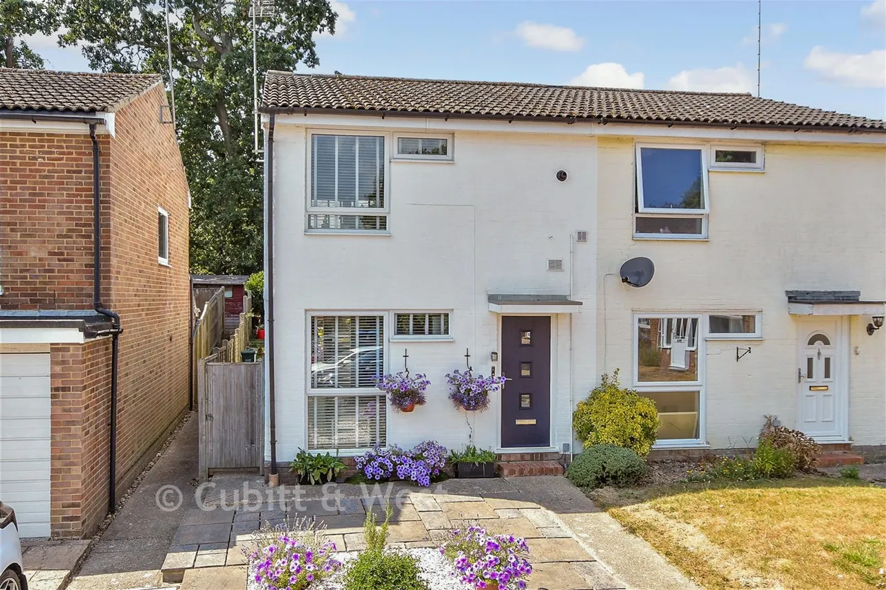 2 bed house for sale, Bluebell Close, Haywards Heath, RH16