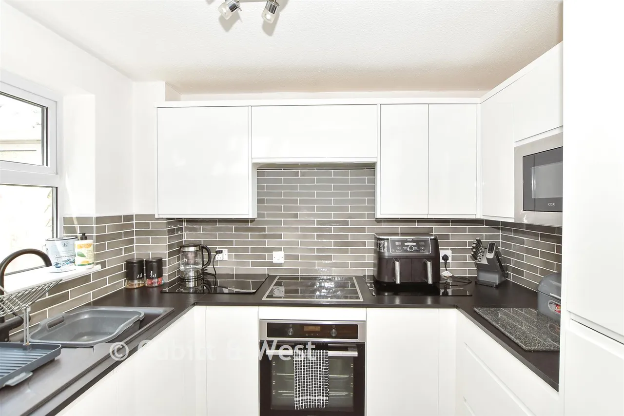 Bluebell Close, Haywards Heath, RH16, photo 5