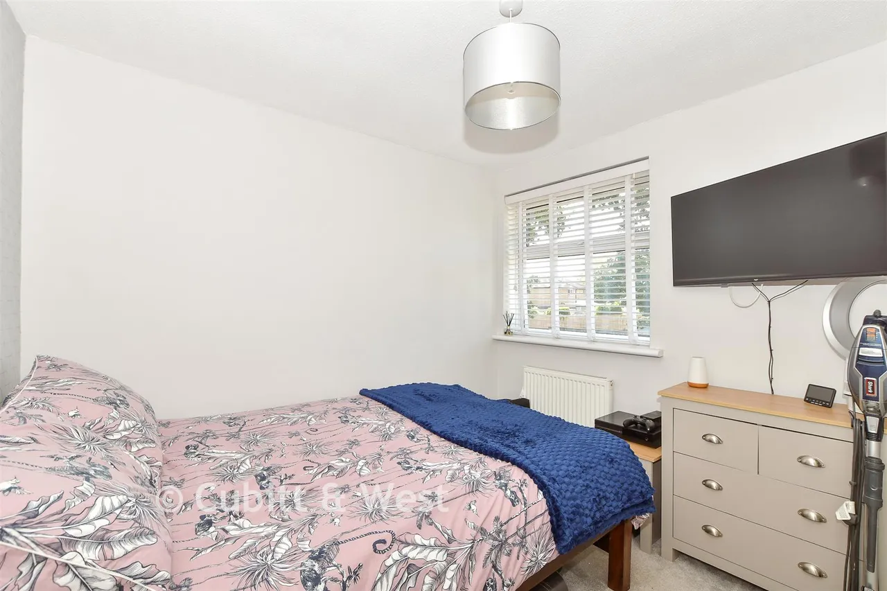 Bluebell Close, Haywards Heath, RH16, photo 9