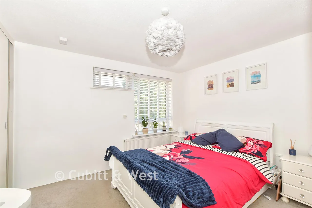 Bluebell Close, Haywards Heath, RH16, photo 7