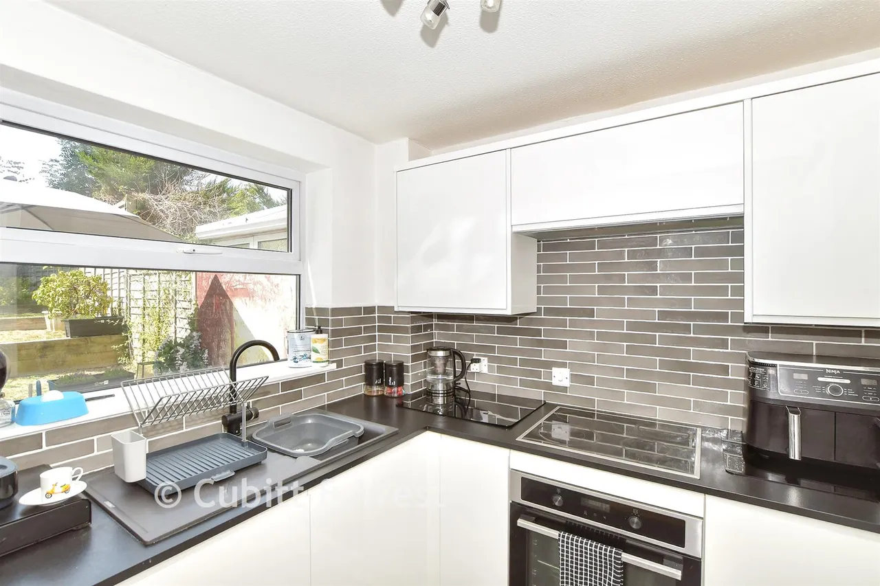 Bluebell Close, Haywards Heath, RH16, photo 4