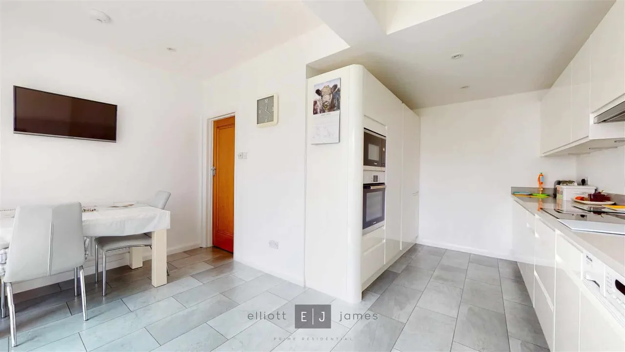Worcester Crescent, Woodford Green, photo 9