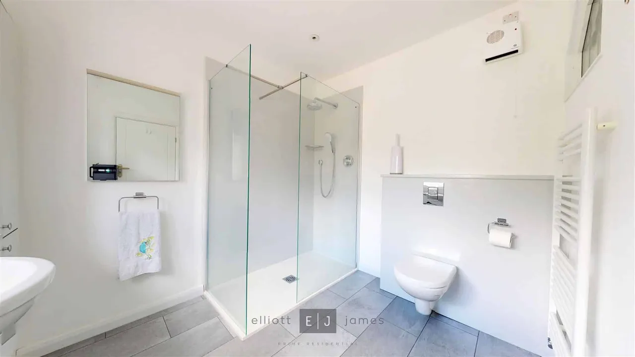 Worcester Crescent, Woodford Green, photo 5