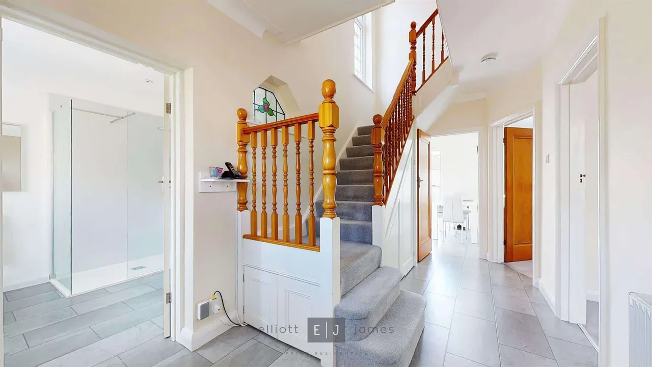 Worcester Crescent, Woodford Green, photo 2