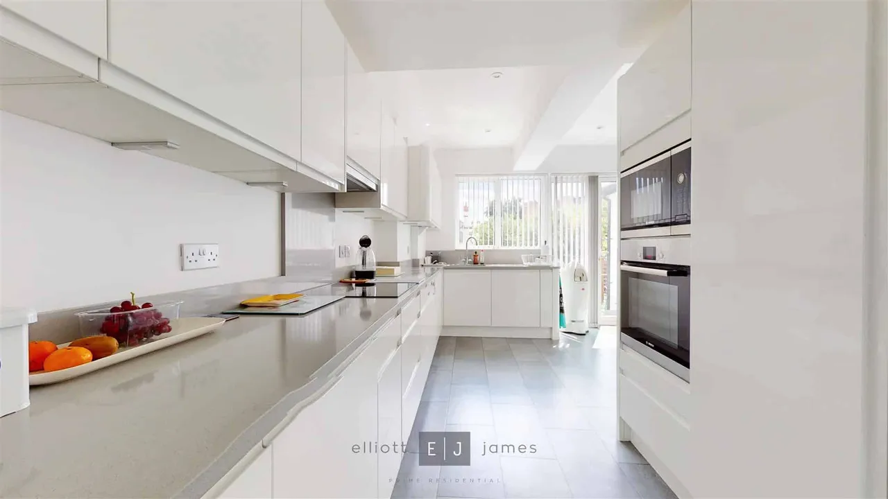 Worcester Crescent, Woodford Green, photo 10