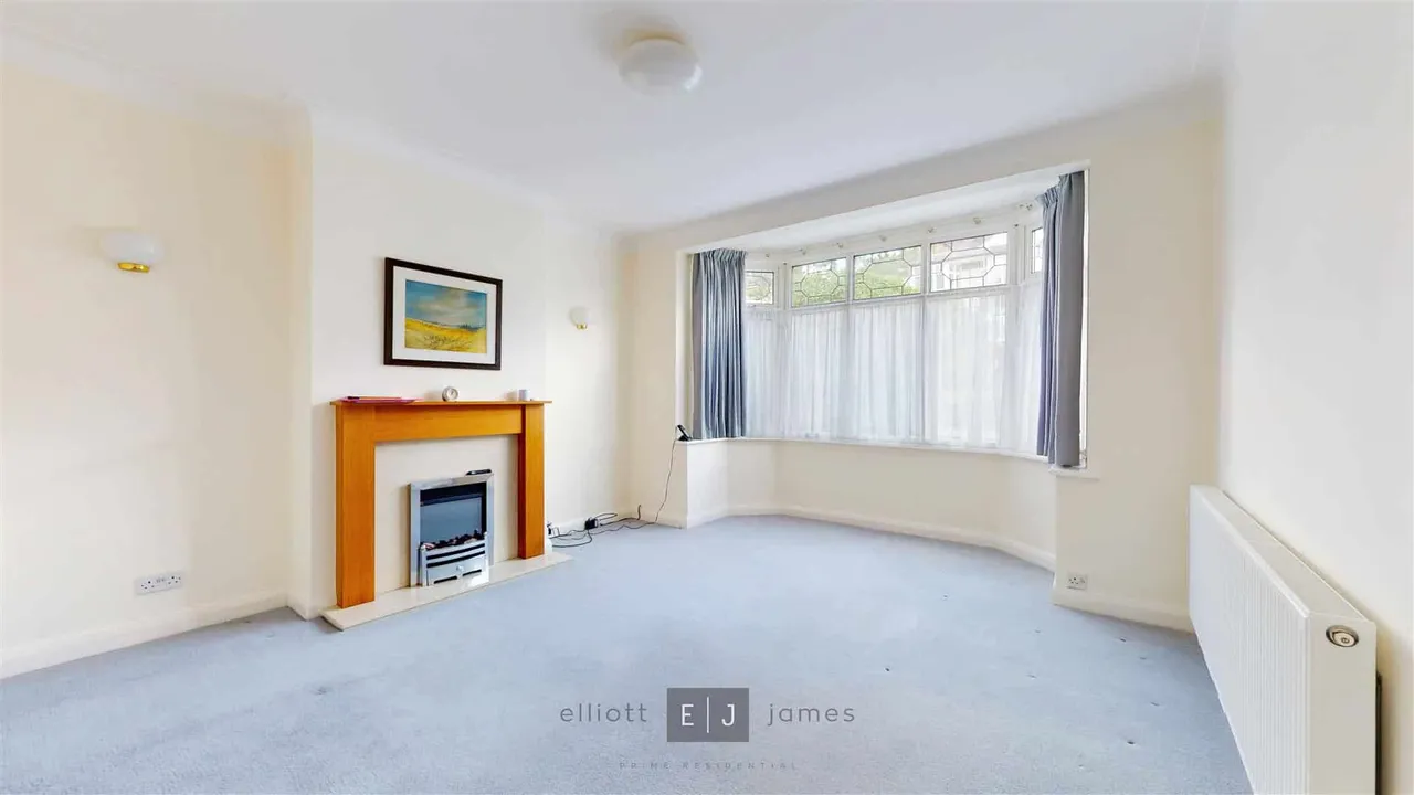 Worcester Crescent, Woodford Green, photo 3