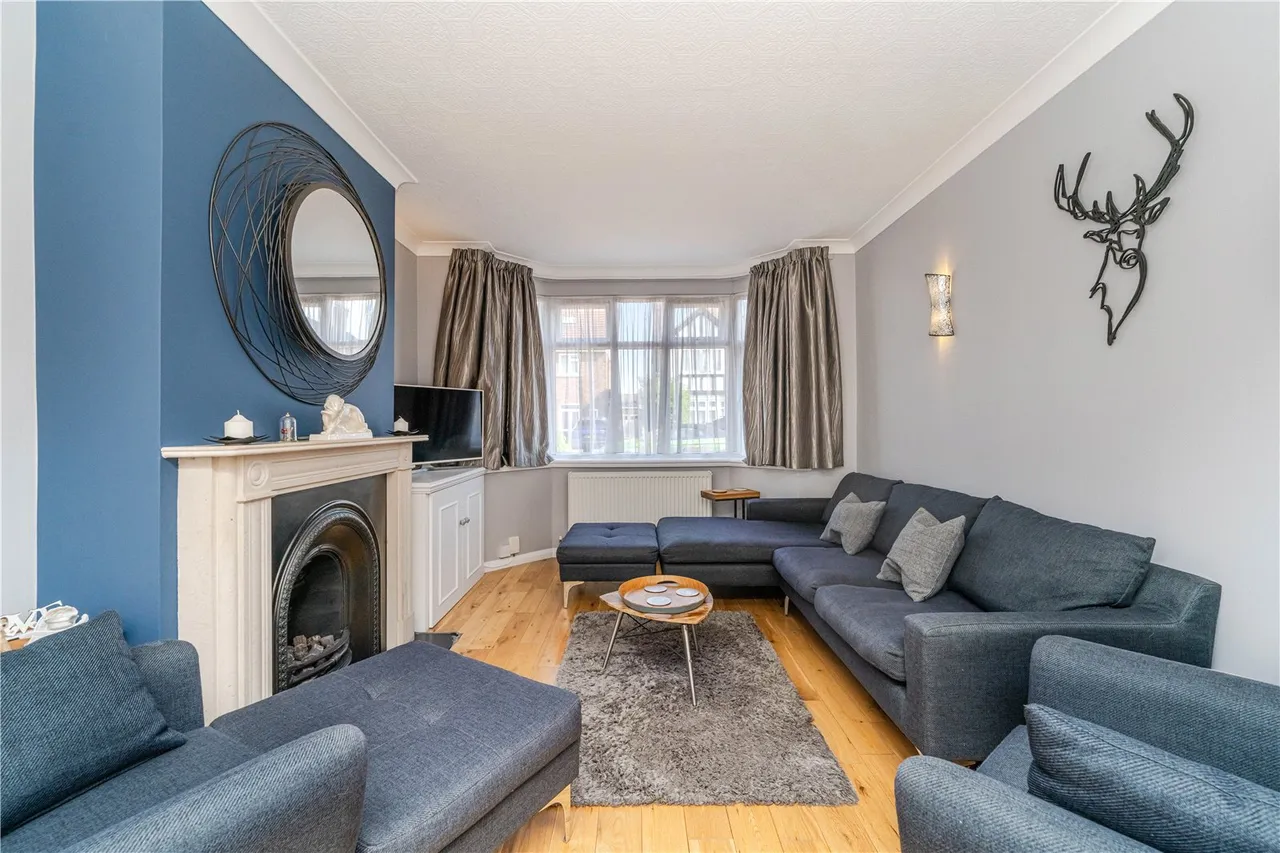 Malvern Drive, Feltham, TW13 6RP, photo 2