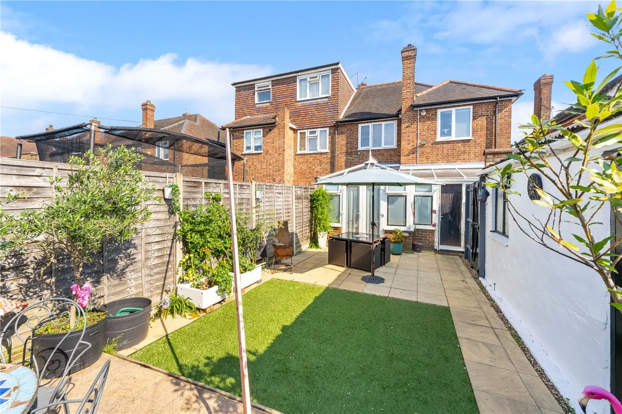 Malvern Drive, Feltham, TW13 6RP, photo 9