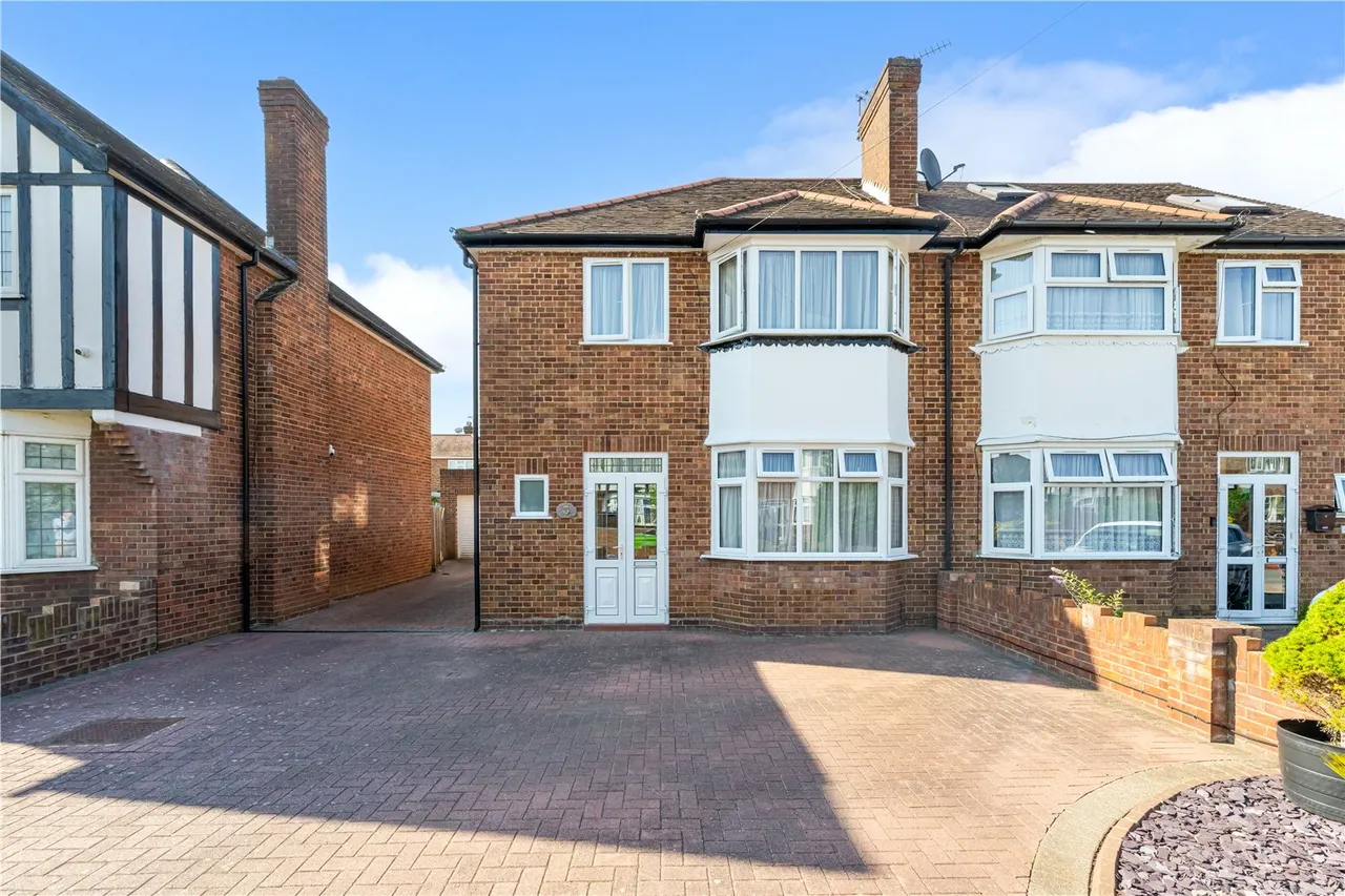 3 bed house for sale — Malvern Drive, Feltham, TW13 6RP