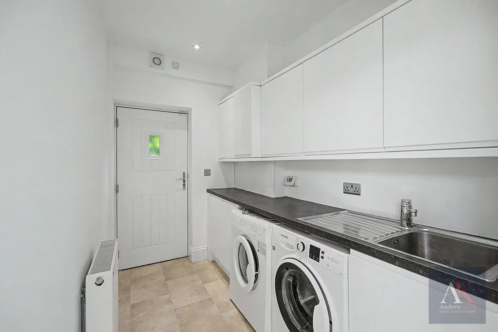 Highlands Road Bamford, Rochdale OL11 5PD, photo 13