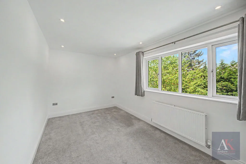 Highlands Road Bamford, Rochdale OL11 5PD, photo 23