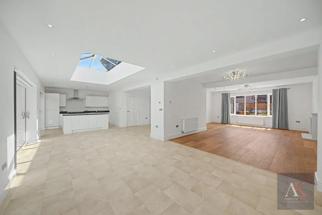 Highlands Road Bamford, Rochdale OL11 5PD, photo 6