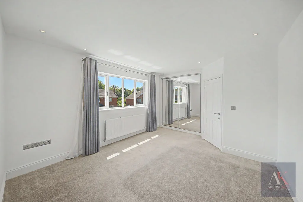 Highlands Road Bamford, Rochdale OL11 5PD, photo 18