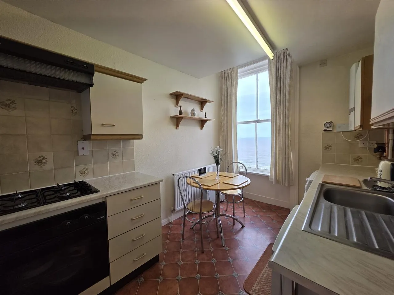 6 Blenheim Terrace, Scarborough YO12 7HF, photo 4
