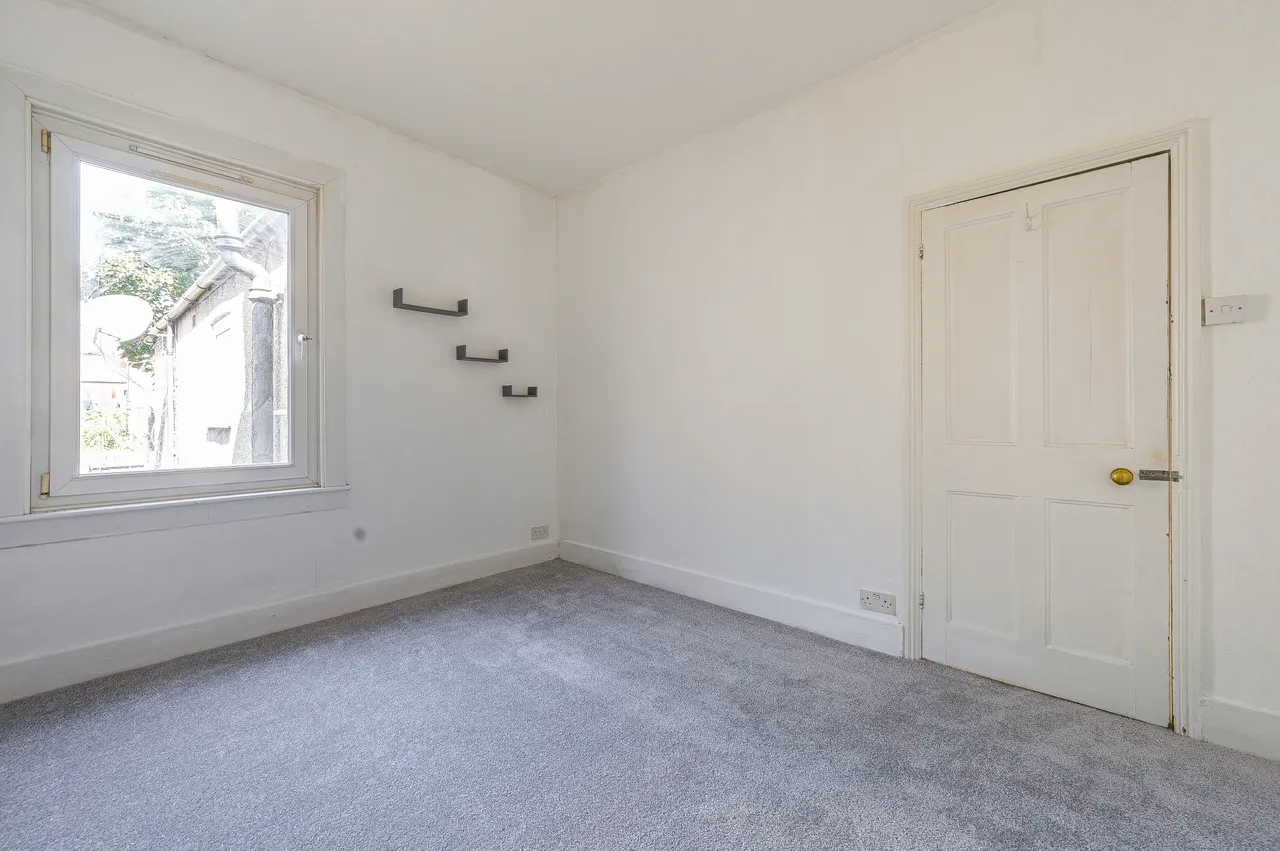 66 Griffin Road, London, photo 12