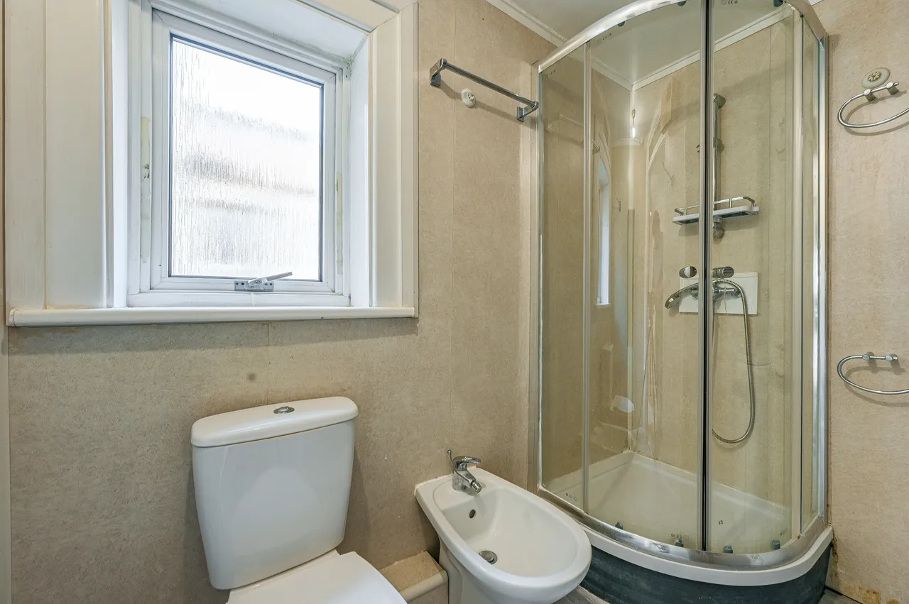 66 Griffin Road, London, photo 5