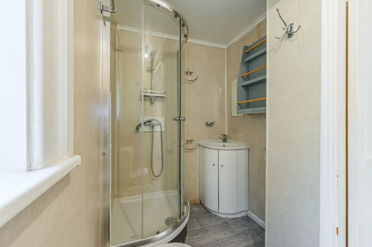 66 Griffin Road, London, photo 6