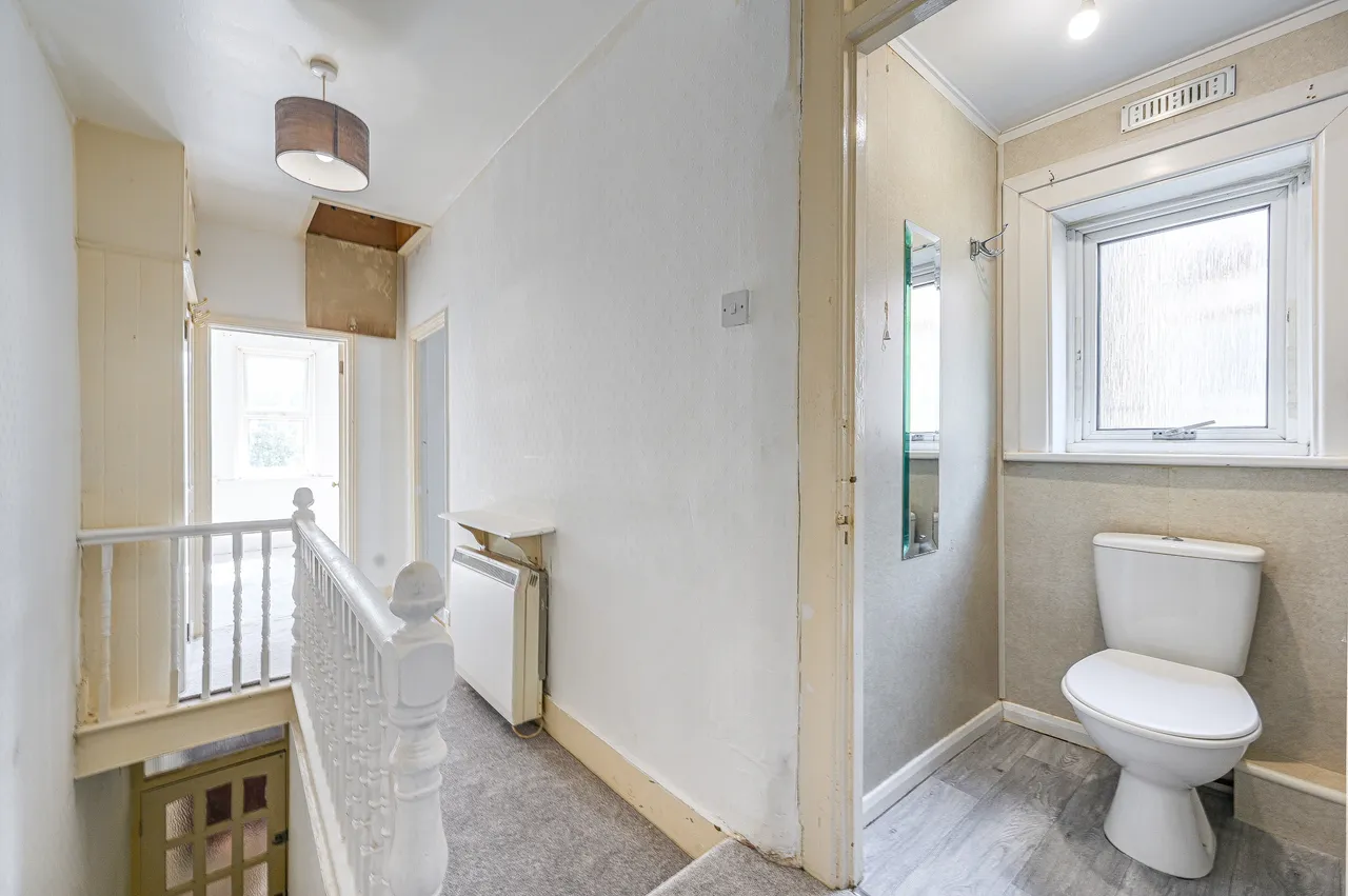 66 Griffin Road, London, photo 8