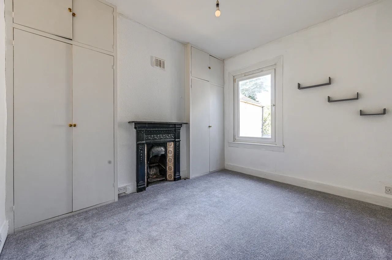 66 Griffin Road, London, photo 4