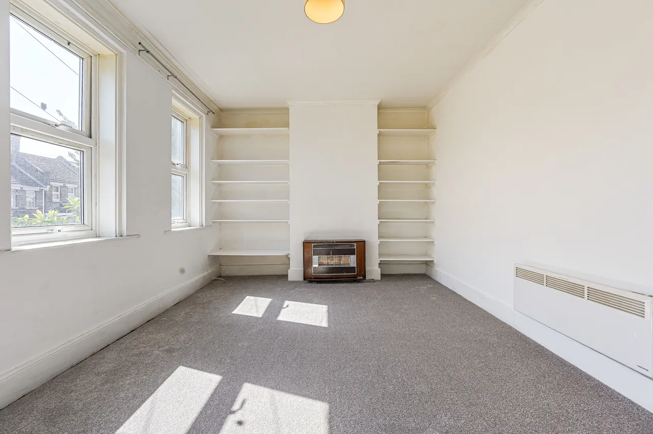 66 Griffin Road, London, photo 9