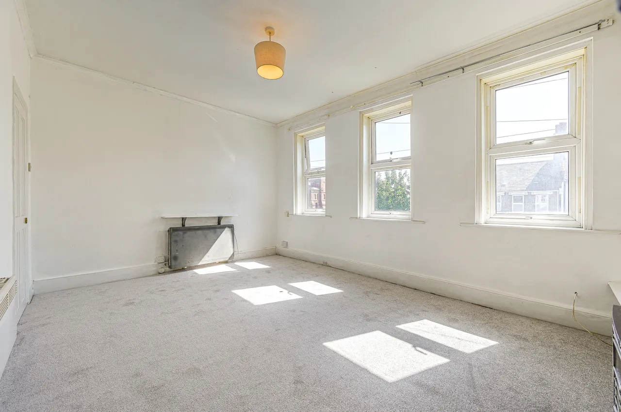 66 Griffin Road, London, photo 10