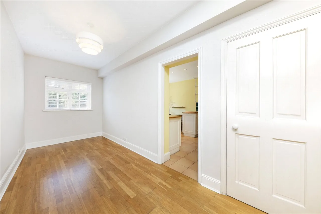 Lebanon Gardens, London, SW18, photo 11