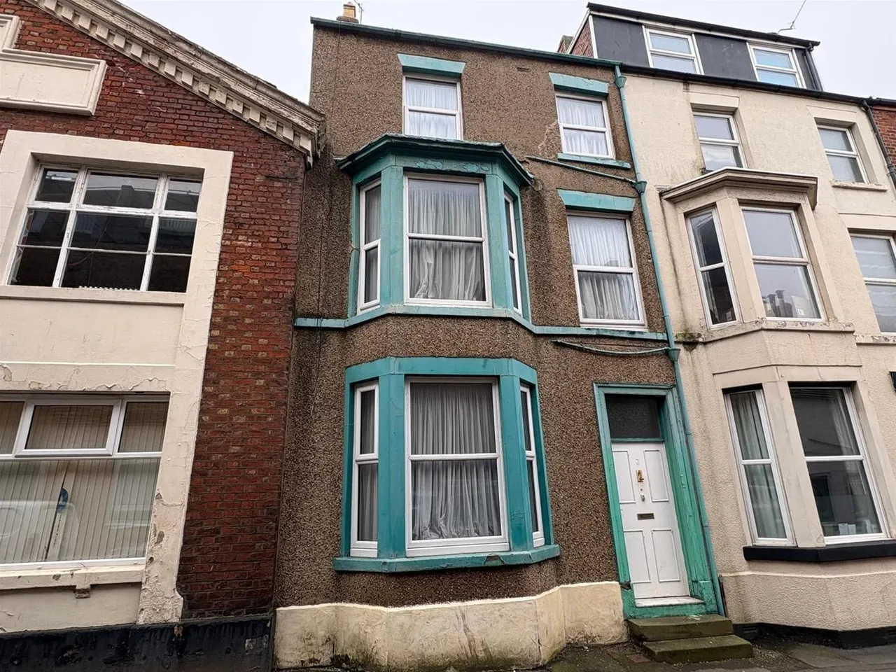 5 bed house for sale — Elders Street, Scarborough YO11 1DZ