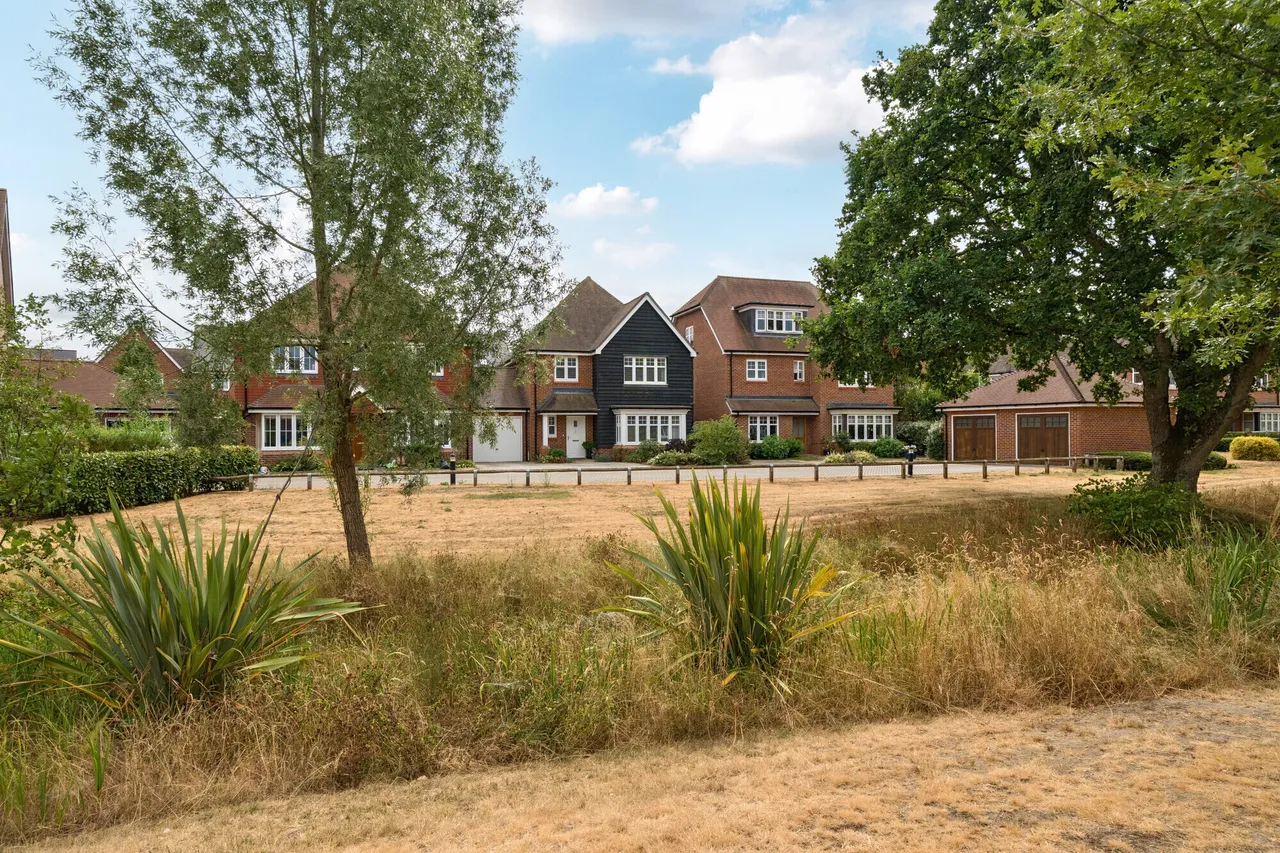4 bed house for sale — Emerald Avenue, Fleet, GU51