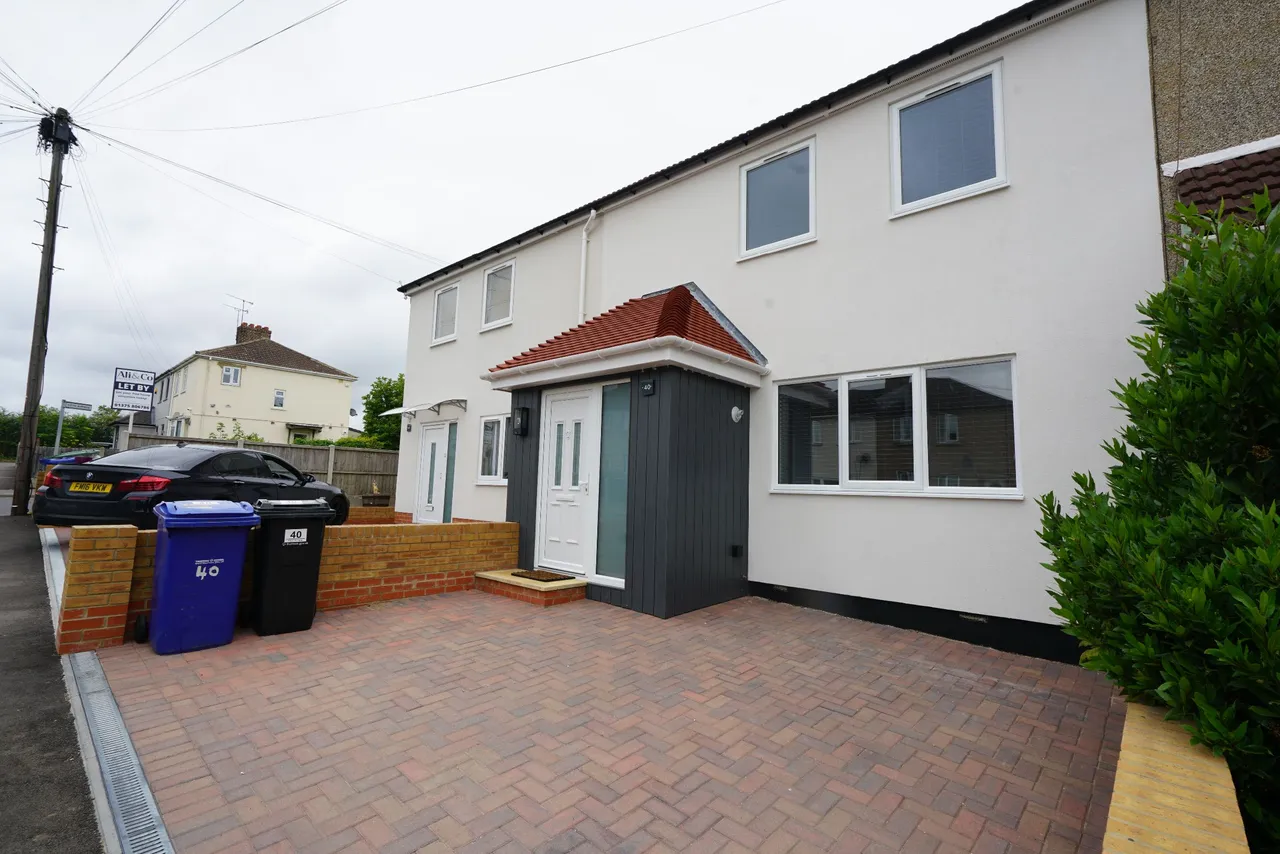 1 bed property to rent — First Avenue, Grays, Essex, RM20 3JR