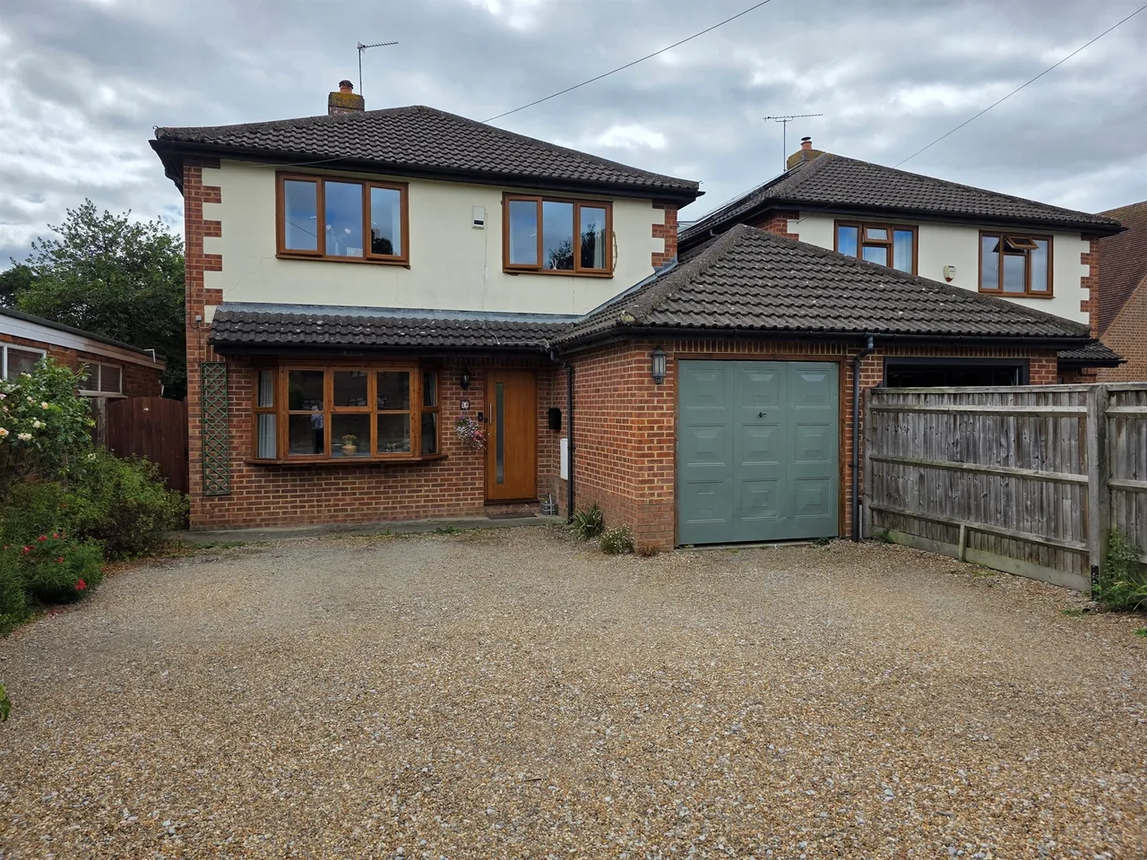 4 bed house for sale — Station Road, Stoke Mandeville, Aylesbury