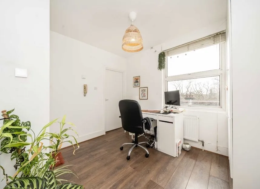 Birkbeck Road, London, W3, photo 5