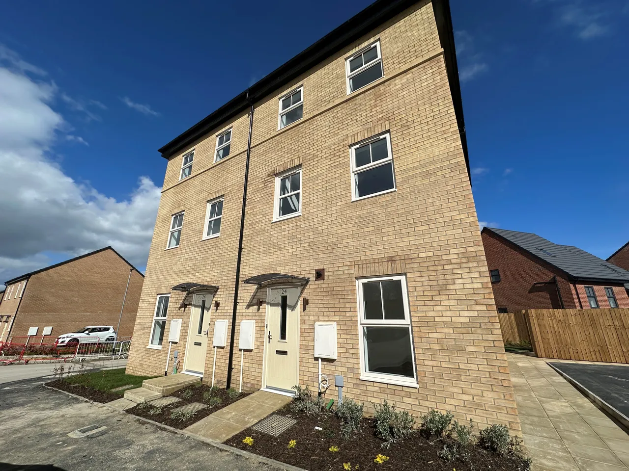 2 bed house to rent — Ledger Way, Castleford