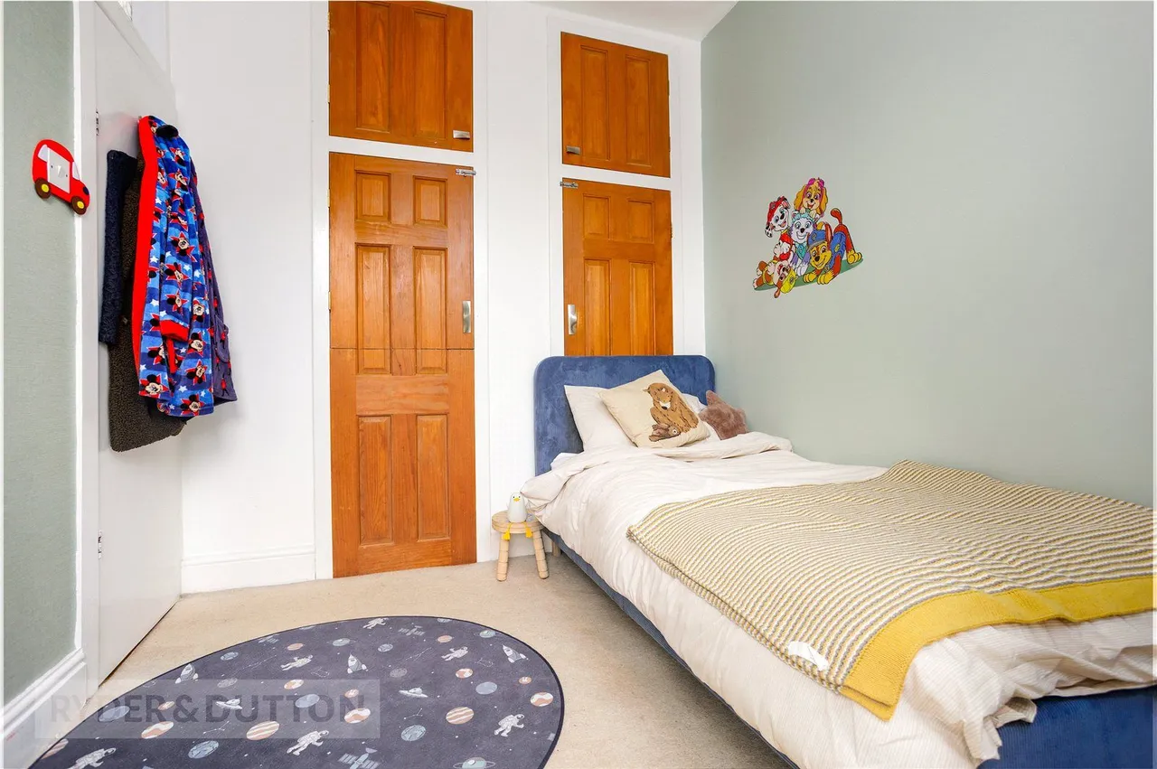 Pikes Lane, Glossop, SK13, photo 15