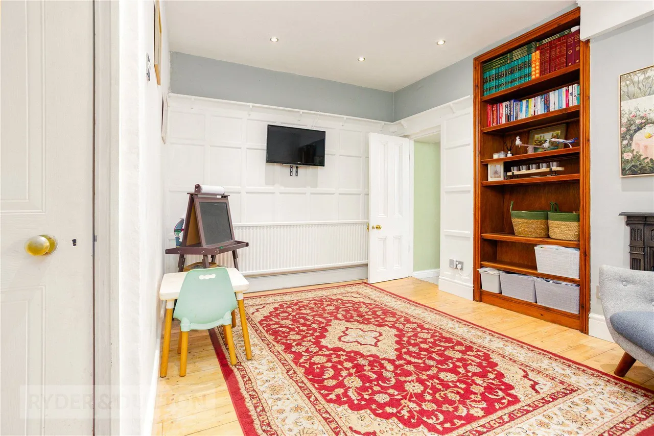Pikes Lane, Glossop, SK13, photo 7