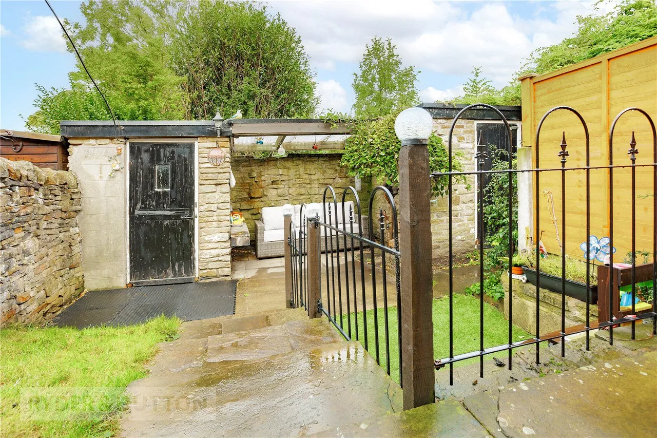 Pikes Lane, Glossop, SK13, photo 24