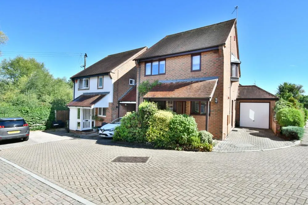 3 bed house for sale, Walford Gardens, Wimborne, BH21