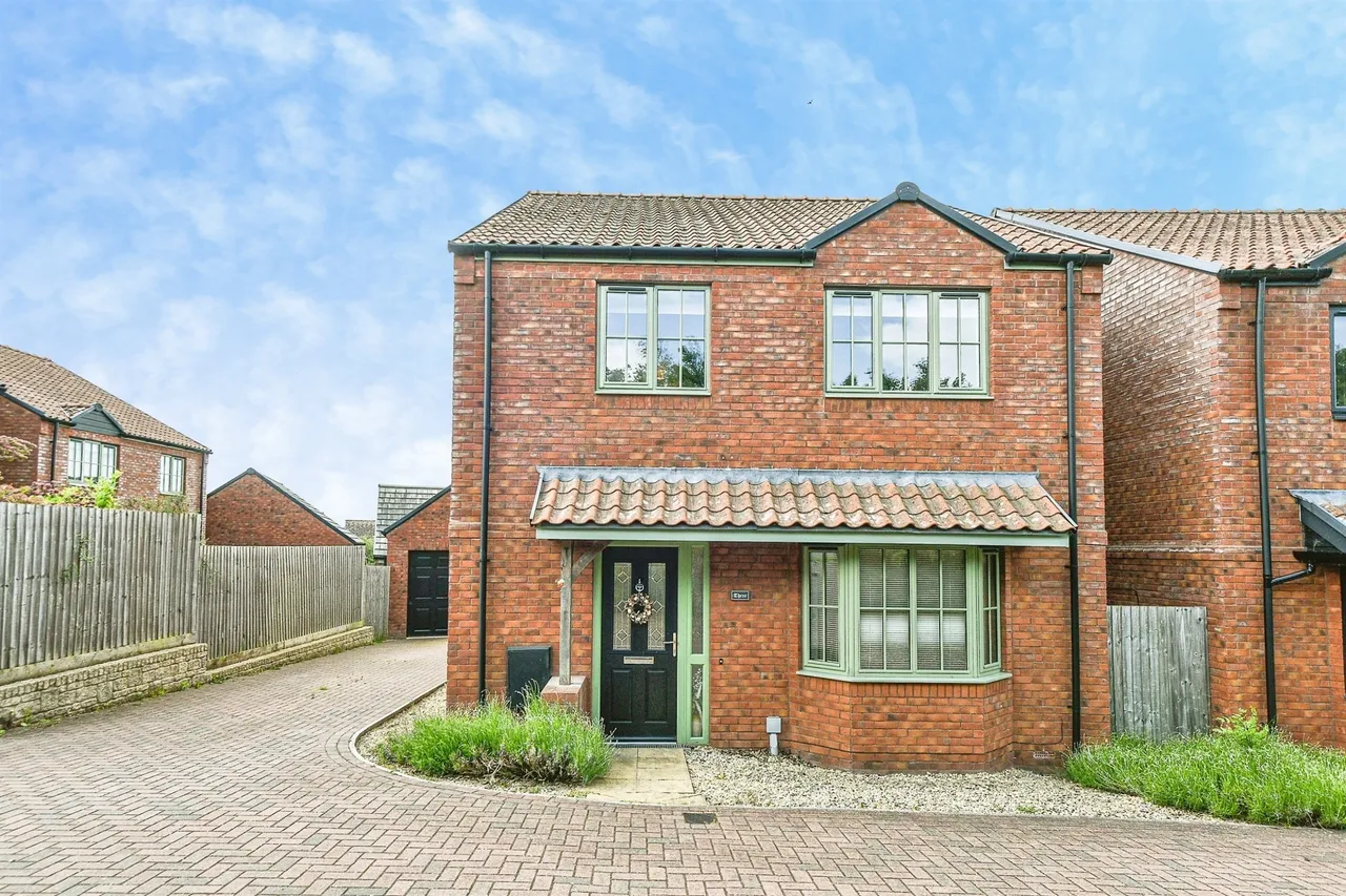 4 bed house for sale — Britannia Drive, Calne