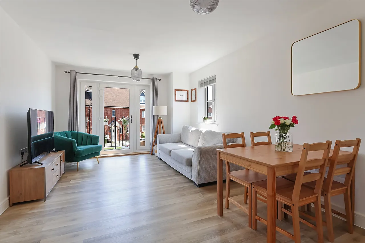 2 bed property for sale, Hoadley Road, Horley, RH6