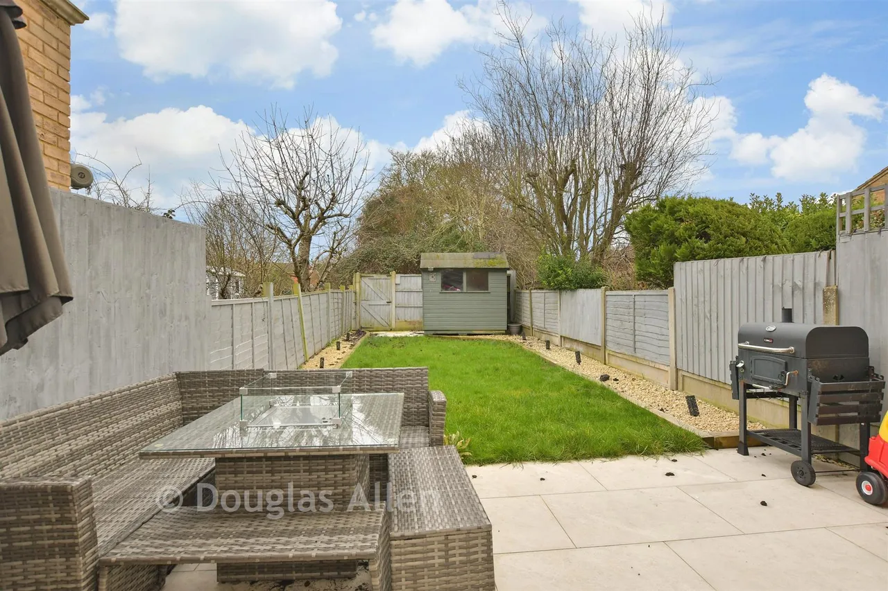 Latimer Drive, Steeple View, SS15, photo 12