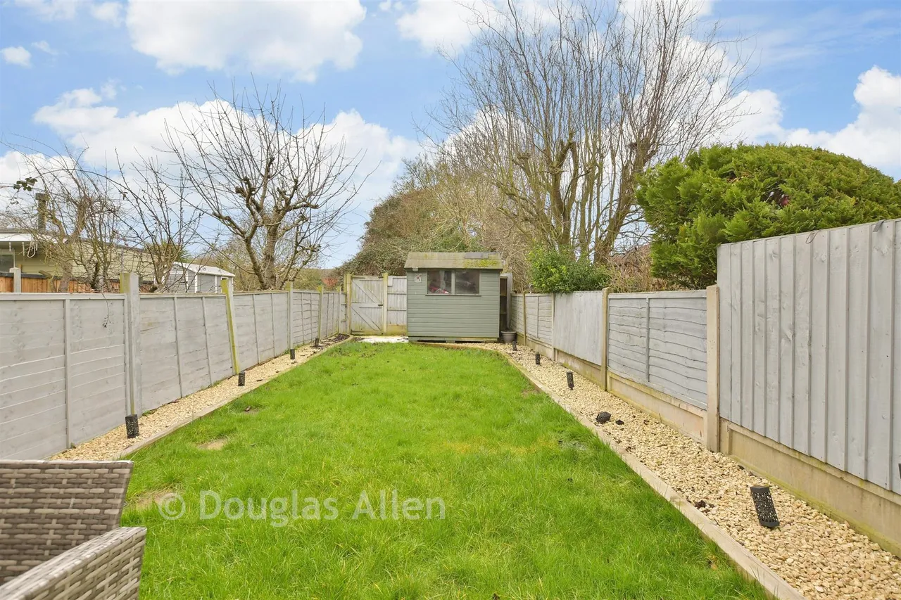 Latimer Drive, Steeple View, SS15, photo 13