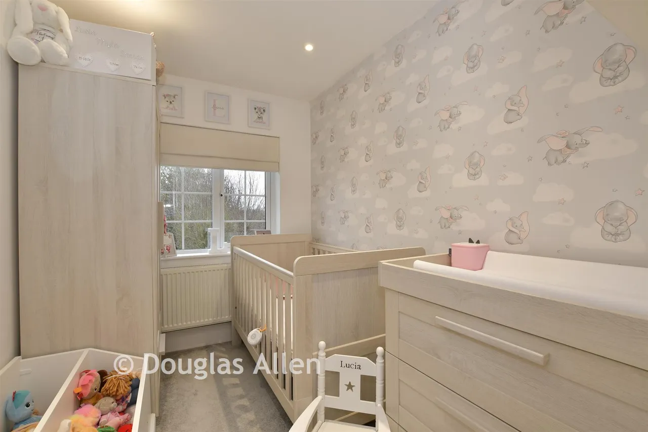 Latimer Drive, Steeple View, SS15, photo 10