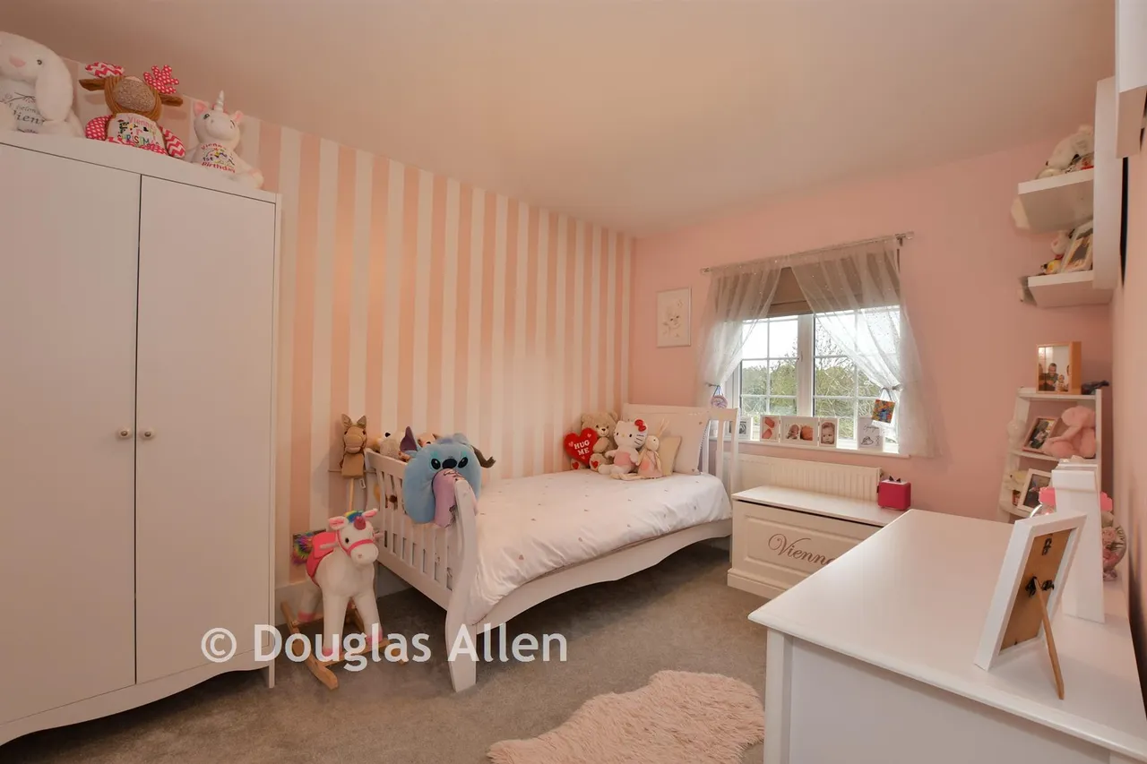 Latimer Drive, Steeple View, SS15, photo 9