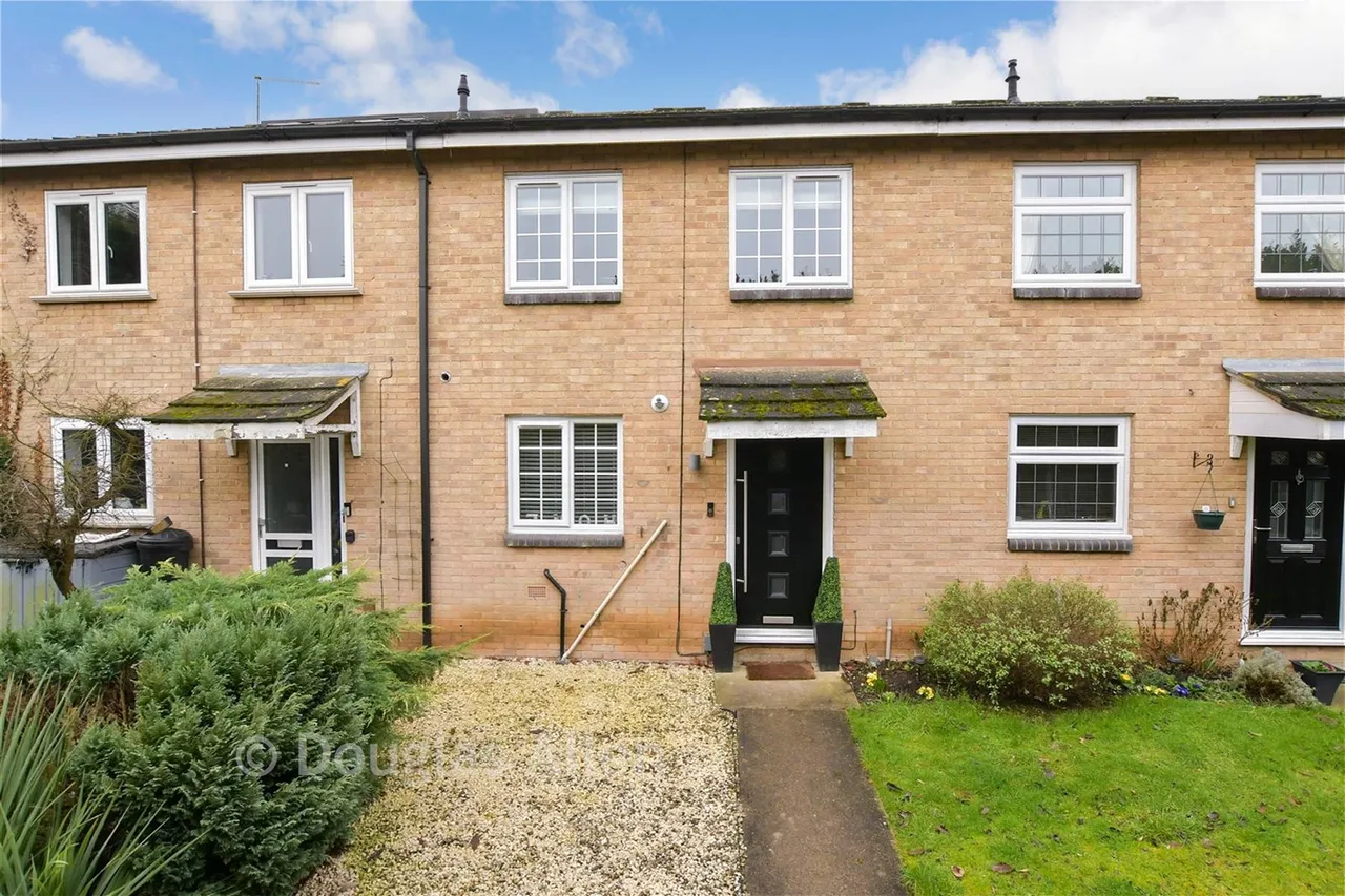 3 bed house for sale, Latimer Drive, Steeple View, SS15