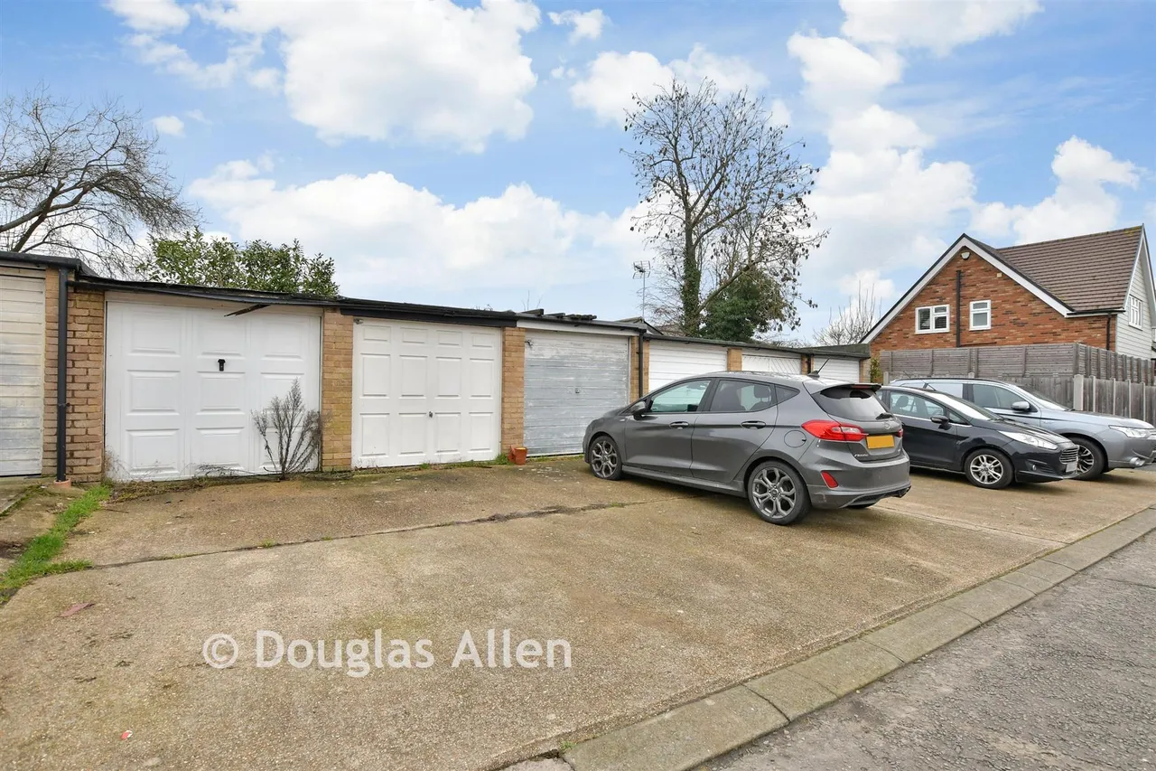 Latimer Drive, Steeple View, SS15, photo 14
