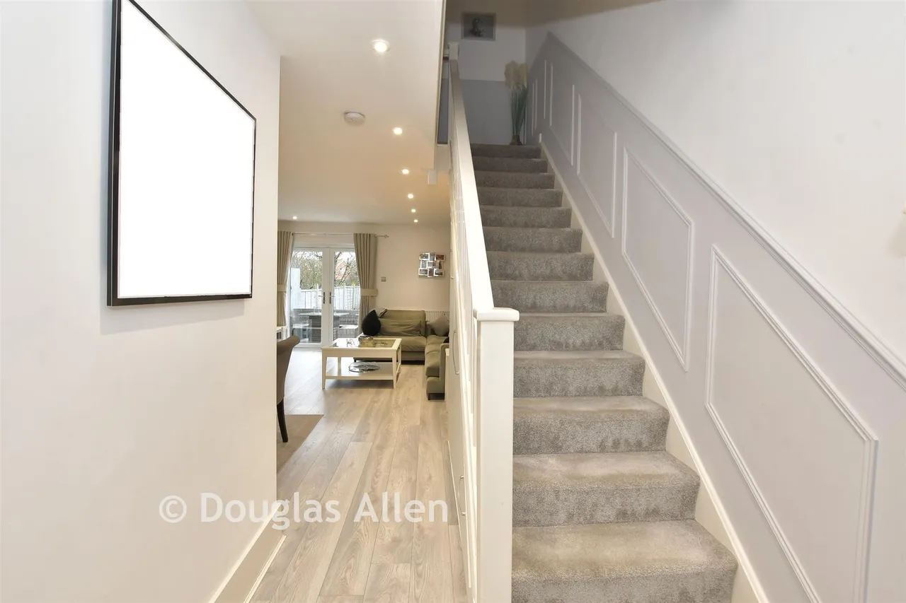 Latimer Drive, Steeple View, SS15, photo 2
