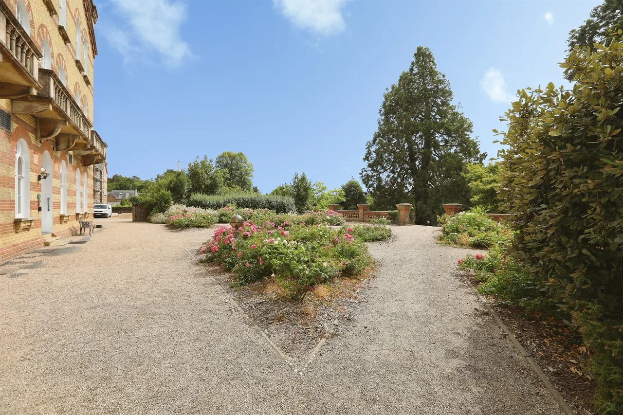 Southdowns Park, Haywards Heath, RH16, photo 14