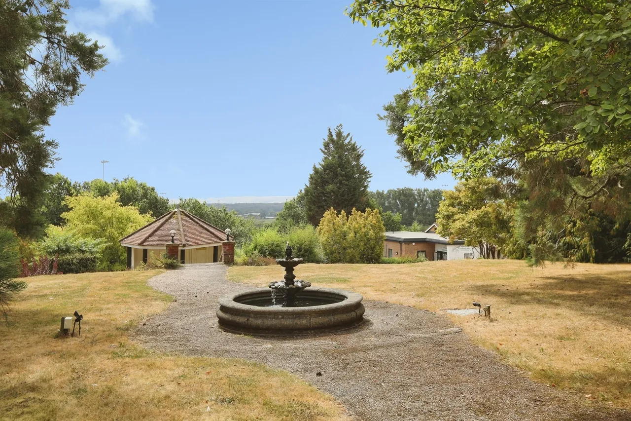 Southdowns Park, Haywards Heath, RH16, photo 9