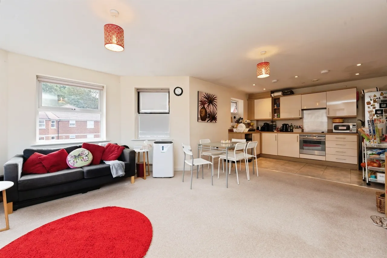 Walton Road, Bushey, photo 2